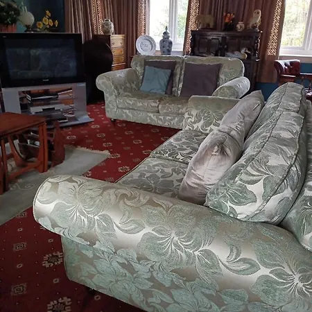 Hotel 5 Ravenhurst Drive